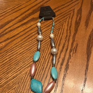 NWT WOMEN CHUNS FASHION SILVERTONE FAUX PEARL STONES BEADS 8.5” NECKLACE.